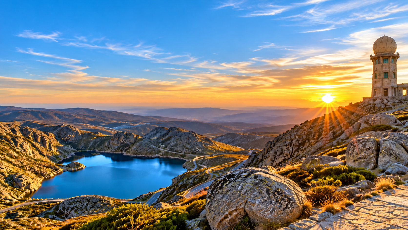Paisagem da Serra da Estrela com montanhas, vales glaciários e natureza, um dos principais destinos de Portugal para passeios e turismo de montanha.
